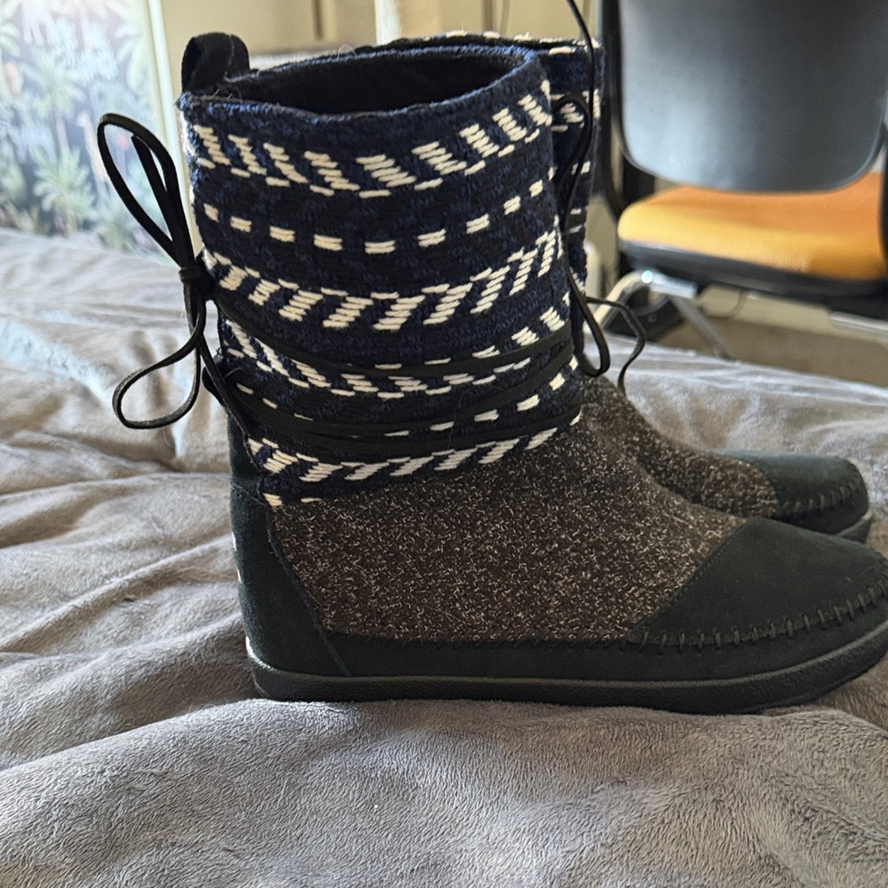 Toms Navy Blue and Black moccasin boots.